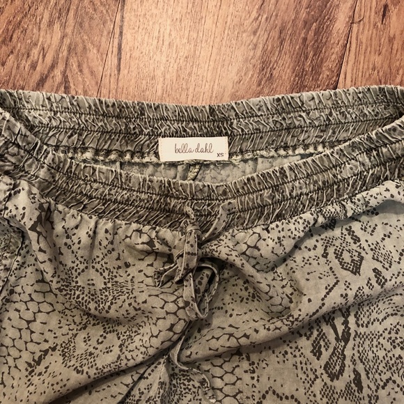 Bella Dahl Shorts - Picture 3 of 4